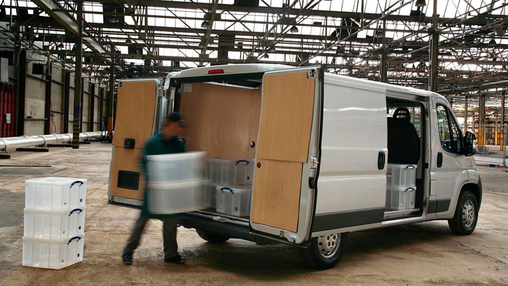 deducciones fiscales vehiculo comercial asesoria en Málaga
