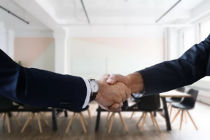 cómo contratar a tu primer empleado